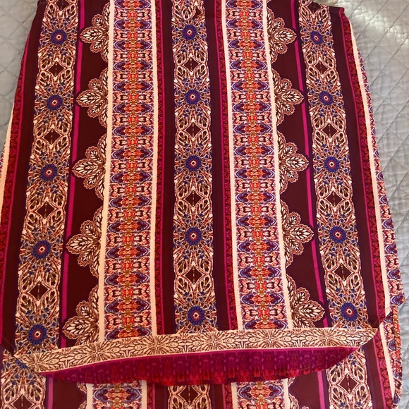 Flowing patterned tank top blouse - Picture 2 of 3